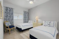 Updated Stunning Ocean Club Plaza luxury family spacious top floor apartment - 3-Star