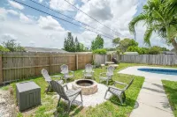 NEW! Stunning 5/3 Home/w Pool table & Seablue Pool Post Commons附近的飯店