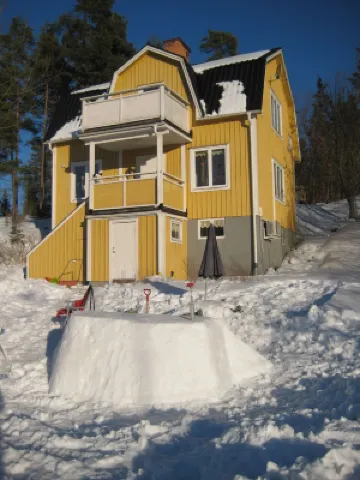 Idyllic house m. Fireplace u. Sauna, lake 300 m, zw.  Baltic Sea coast and Vimmerby โรงแรมใน