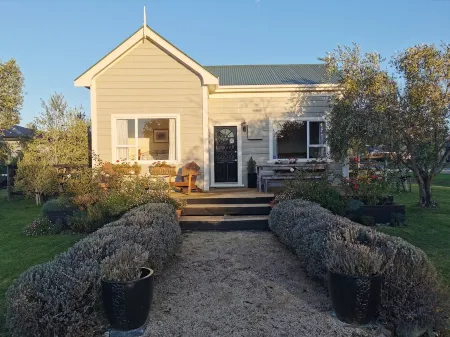 Olive Tree Cottage, Martinborough