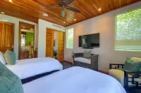 Beachfront Luxury Villa: Amazing Sunsets!