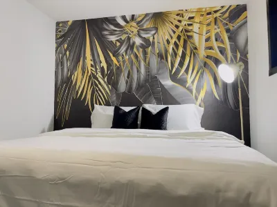 Designer suite with a Pool Table/Xbox/Arcade/Jumbo Jenga Hotels near Fitzsimmons Brewing Company