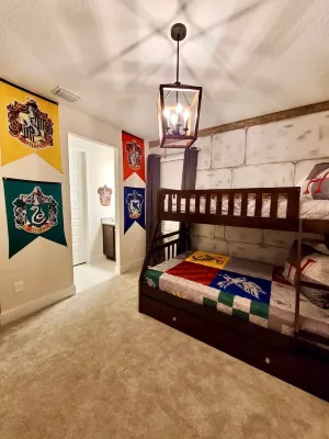 8-bdrm Villa w/ home theater and access to Waterpark near Disney
