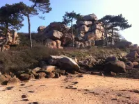 COTE DE GRANIT ROSE, VUE MER, STUDIO Ground floor renovated this year