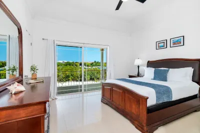 5 minutes walk to Grace Bay Beach