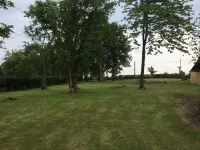 4 bed/bath farmhouse,grand garden, pool, BBQ, Normandy,Brittany, Pays de Loire Hotel a Mayenne