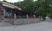Eleni Kandilari Rooms Hotels in Stomio
