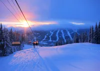 Modern and Stylish Condo with Mountain Views