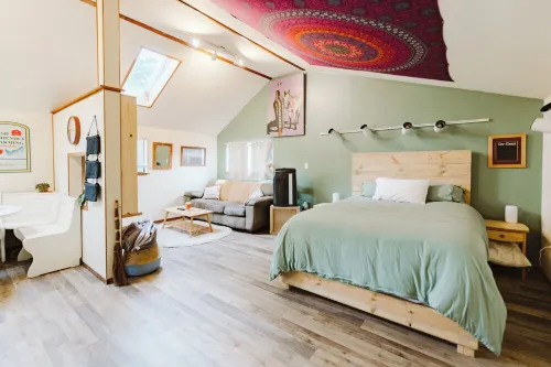 The Nook, a craftsman studio with everything you need