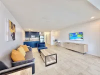 Spacious-Beachfront Condo with WiFi, Pool, Tennis, AC