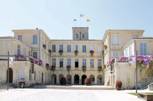 Le Petit Mistral Hotels in Valreas