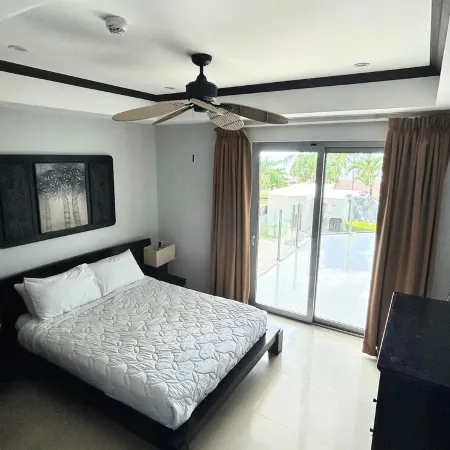 Luxury Beachfront Condo 3bd/3.5ba in the Heart of Jacó