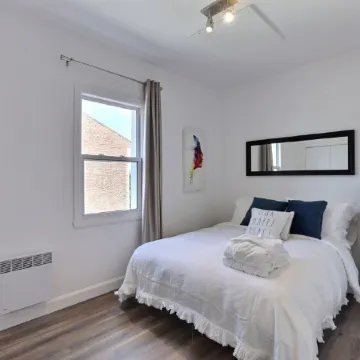 Spectacular, Lunch with the Chateau Frontenac! Air-conditioned Free parking!