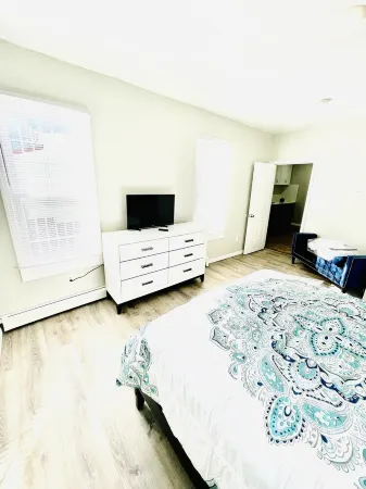 Comfortable Clean Apartment close to all major highways, food and entertainment