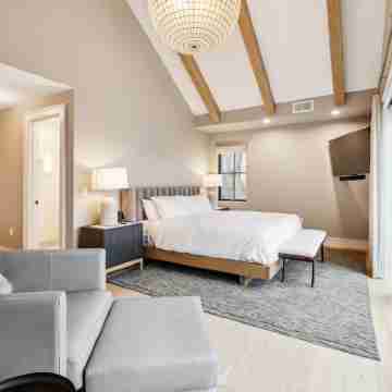 Stowe Woods / Pool, Gym, Tennis Court & BBQ Rooms