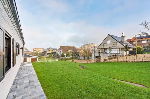 Villa Amelie -- Modern Villa @ the Beach w. Garden Hotels in Oostduinkerke