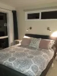 Cute & modern chalet, 500m to sandy beaches, close to vineyards with seaview
