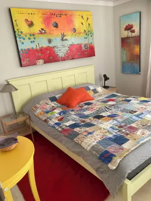 Cozy ,artistic cottage in a garden setting close to the beach and hiking trails.