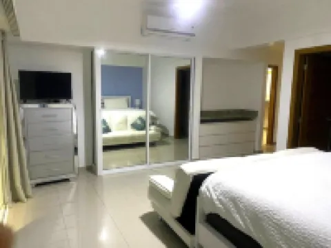 2-Bedroom condo with Pool, Gym & WIFI Juan Dolio โรงแรมใน