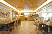 Hotel Traube - Stelvio Hotels in Solda