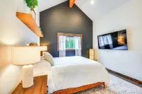 Balcony & Patio w/ Mtn Views! Bonners Ferry Escape - Wifi