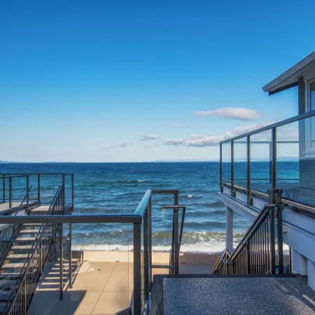 Qualicum Beach Ocean Suites