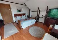 Cronin's Guesthouse Bed & Breakfast Отели в г. 
