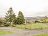 Hen Ysgubor Cottage Hotels in Llanycil