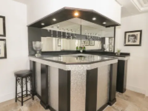 マイス エルウィ セント・アサフのホテル