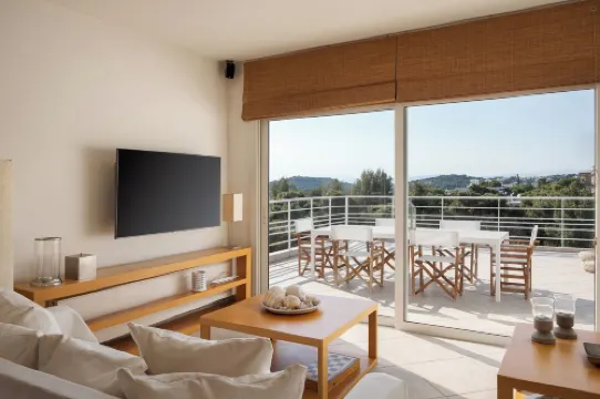 Vouliagmeni Exclusive Residence Hotels in Vouliagmeni