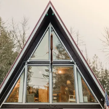 05Mbh - Economical - Wifi - Pets Ok - F/p - D/w - Sleeps 2 1 Bedroom Apts by RedAwning