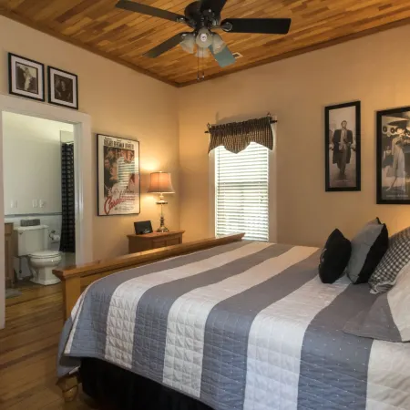 Calhoun House Inn & Suites Отели в г. Суэйн