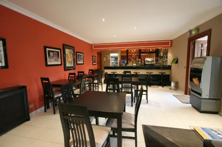 Motel Aeropuerto Отели рядом с достопримечательностью «Kim Williams Nature Trail»