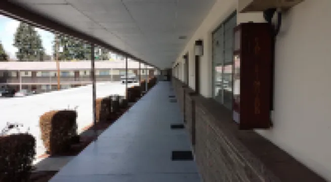 バジェット ホスト ミッドウェイ イン ベドフォードのホテル