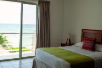 Tan Ik Beachfront Condos Отели в г. Акумаль