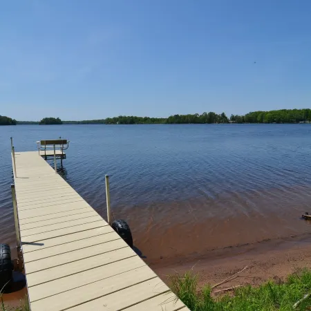Lakeside Bills Bay Cabin by RedAwning