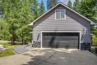 Crystal Bay Home w/ Fireplace Near Ski Resorts - 홈스테이