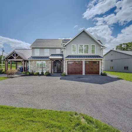 Patio and Yard Newly Built Retreat in Ronks!