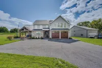 Patio and Yard Newly Built Retreat in Ronks! - parking