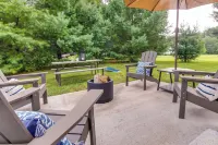 Country Home Near Eiu and Lake Charleston! - parking