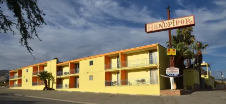 Sandpiper Springs Spa & Retreat Отели рядом с достопримечательностью «Ту Банч Палмс Элементари Скул»