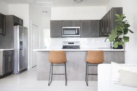 Dazzling Apartment Minutes Walk from the Beach and Local Shops