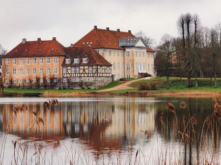 Skjoldenæsholm Slot Отели в г. Hvalso