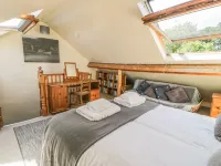 Chwech Hotels in Menai Bridge