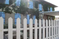 Les Saladelles Hotels in Port-Saint-Louis-du-Rhone