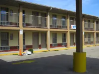 First Western Inn - Fairmont City