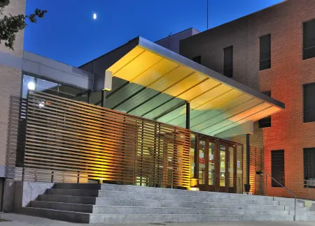 Residencia Universitaria Resa Giner de Los Ríos Отели рядом с достопримечательностью «Museo de Esculturas al Aire Libre FINAL»