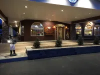 Landmark Motor Inn Hotels in Moreau