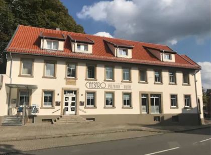 CAESARO Hotel & Pizzeria - 20 Jahre Familienunternehmen