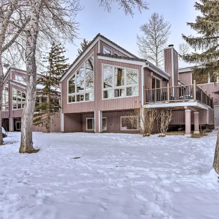 Charming Mtn Home on Golf Course ~ 4 Mi to Slopes!